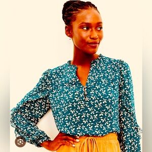 Gorgeous LOFT Ruffle Sleeve Blouse - Size Small